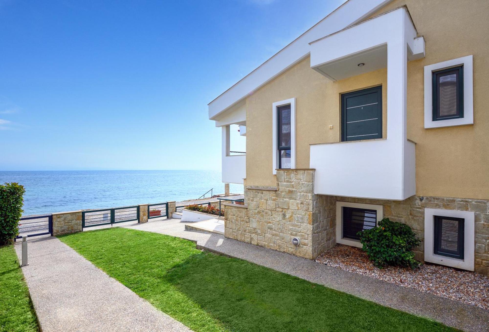 Elpiniki Luxury Apartament Nea Poteidaia