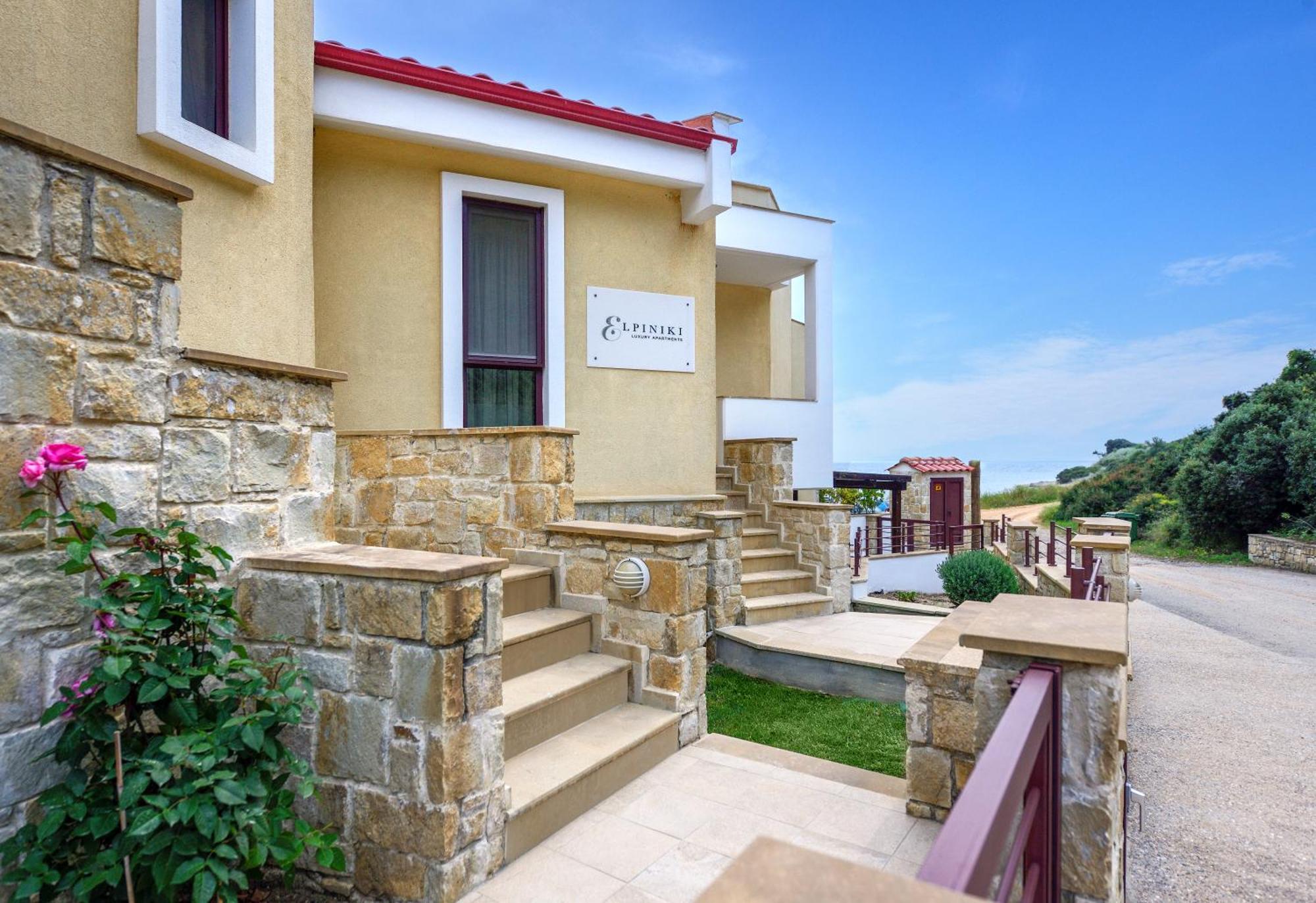 Elpiniki Luxury Apartament Nea Poteidaia